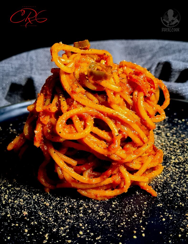 Spaghetti all鈥檃ssassina piatto di Bari, Italia