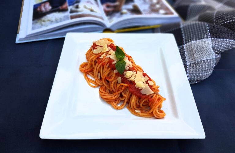 Spaghetti pomodoro - Historia i Pochodzenie